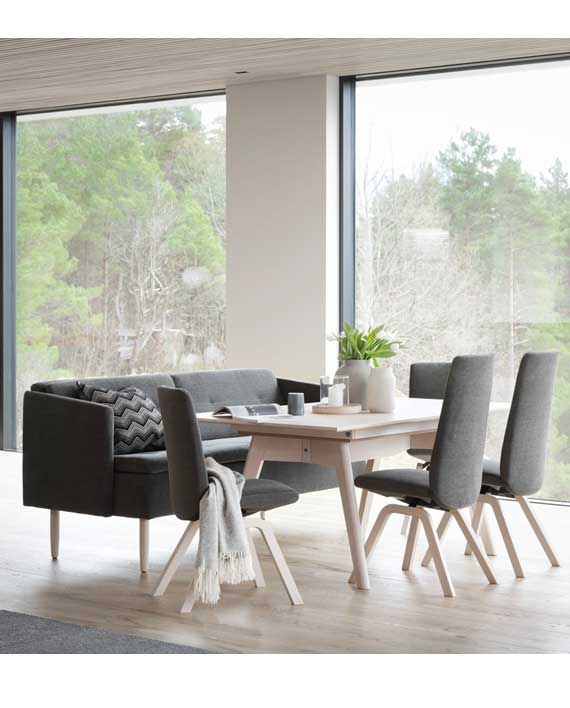 Stressless Dining Bord Toscana T100 mLime Spisesofa og 2 Stressless Dining Toscana T100 Spisebord • Møblér